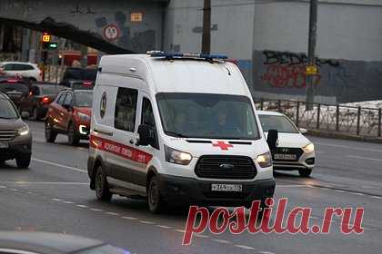 Российский школьник выпрыгнул из окна четвертого этажа ради встречи с другом. В Нижнекамске школьник выпрыгнул из окна ради прогулки с другом. Об этом сообщил Telegram-канал Mash Iptash. По его данным, до случившегося школьники долго разговаривали между собой: один из них находился на улице и уговаривал друга спуститься, второй был дома. Школьник выпрыгнул из окна в уличной одежде.