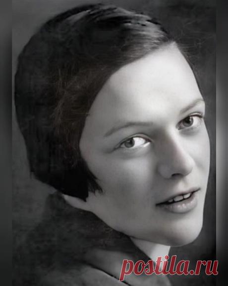 Татьяна Пельтцер, 6 июня, 1904
 • 16 июля 1992