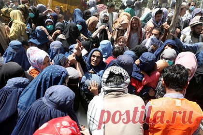 «Талибан» начал брать в сексуальное рабство 12-летних девочек. Командиры джихадистов «Талибана» (движение запрещено в России) требуют от старейшин захваченных районов списки незамужних девочек и женщин, чтобы насильно выдать их замуж за своих солдат. Если раньше норма касалась девушек в возрасте от 15 до 45 лет, то сейчас к сексуальному рабству принуждают и 12-летних детей.