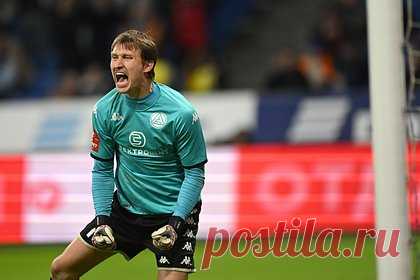 «Динамо» проиграло клубу из ФНЛ и вылетело из Кубка России. Московское «Динамо» проиграло тольяттинскому «Акрону» в полуфинале Пути регионов Кубка России и вылетело из розыгрыша турнира. Встреча прошла в Москве на стадионе «ВТБ Арена» и завершилась победой гостей, представляющих Футбольную национальную лигу (ФНЛ), со счетом 4:1 в серии послематчевых пенальти.