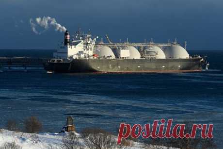 Начало поставок газа с российского проекта перенесут из-за нехватки танкеров. Российская газовая компания «Новатэк» не сможет начать поставки сжиженного природного газа (СПГ) со своего нового проекта «Арктик СПГ-2» в феврале из-за того, что у нее не хватает танкеров класса Arc7. Отгрузки, утверждают источники «Ъ», стартуют не раньше марта, но точная дата все еще неизвестна.