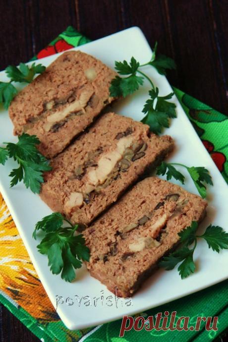 Не хлебный хлеб.  Хлеб из курятины - 250 г куриных сердечек- 250 г куриных желудочков- 3 шт куриных бёдрышек с кожей- 200 г телятины- 150 г куриной печени- 2 яйца- 1 луковица- 2 зубчика чеснока- 250 г грибов- 50 мл коньяка- 1 небольшой мускатный орех- соль и перец по вкусуЛук и грибы порезать кубиками и обжарить на 1 ст...