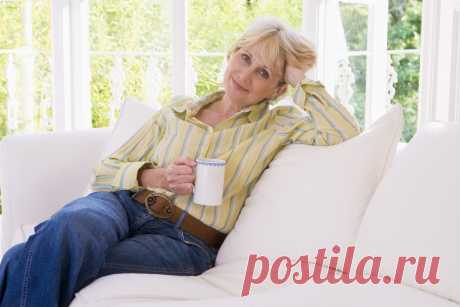 Midlife-woman-on-sofa1.jpg (4992×3328)