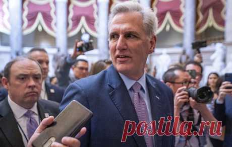 Маккарти сместили с поста спикера Палаты представителей Конгресса США. Инициатором соответствующей процедуры голосования стал его однопартиец конгрессмен-республиканец Мэтт Гетц