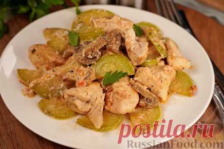 Рецепт: Курица, тушенная с кабачками и грибами в сливочном соусе на RussianFood.com