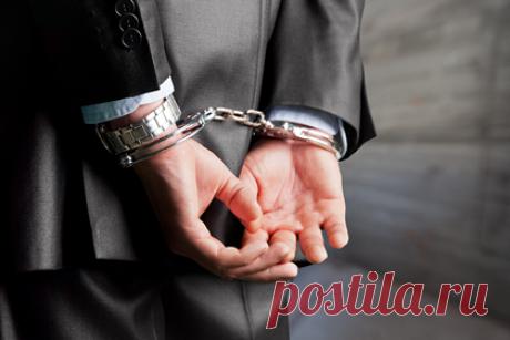 Суд арестовал предпринимателя по делу о гибели рабочих при падении лифта в отеле. Замоскворецкий суд Москвы арестовал 32-летнего предпринимателя Давида Гелашвили, руководившего работами по ремонту лифта в «Президент-Oтеле» на Большой Якиманке. Его обвиняют по статье 216 («Нарушение правил безопасности при ведении строительных или иных работ, повлекшее по неосторожности смерть двух человек») УК РФ.