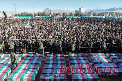 Над иранской мечетью Джамкаран подняли флаг мести. Над мечетью Джамкаран в иранском городе Кум подняли красный флаг мести. Это было сделано после теракта 3 января в провинции Керман, в ходе которого террористы взорвали две бомбы на пути траурного шествия по случаю годовщины гибели иранского генерала КСИР Касема Сулеймани.