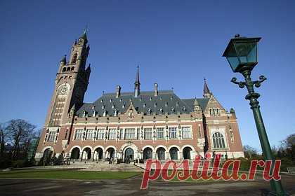 Международный суд в Гааге начал слушания по иску Украины к России. Международный суд Организации Объединенных Наций (ООН) в Гааге начал слушания по иску Украины к России в связи с якобы нарушением Конвенции о предупреждении преступления геноцида и наказании за него. Слушания продлятся с 18 по 27 сентября. Россия выступит 18 сентября, следом за ней Украина и еще 30 стран.