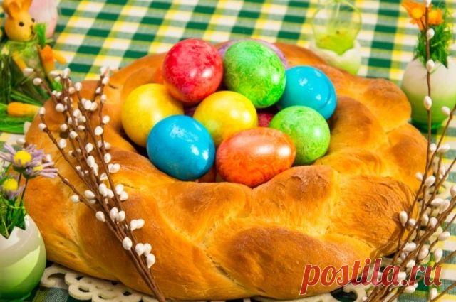 «Пасхальный венок»: как украсить праздничный стол необычной выпечкой Пасхальный венок – удачный способ, чтобы украсить праздничный стол необычной и оригинальной выпечкой и, конечно же, вкусной.