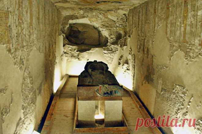 В Египте нашли гробницу смотрителя амбаров фараона Археологи обнаружили в окрестностях Луксора на юге Египта гробницу смотрителя зерновых амбаров древнеегипетского фараона XVIII династии (примерно 1550 -