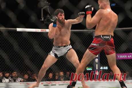 Кадыров призвал руководство UFC отдать пояс Анкалаеву. Глава Чечни Рамзан Кадыров обратился к президенту Абсолютного бойцовского чемпионата (UFC) Дэйне Уайту после ничьей в титульном поединке, в котором сразились российский боец смешанного стиля Магомед Анкалаев и поляк Ян Блахович. Он призвал Уайта отдать пояс Анкалаеву и извиниться за «спектакль».