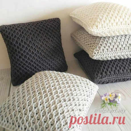 Подушка из трикотажной пряжи красивым узором "соты"
#узорспицами
