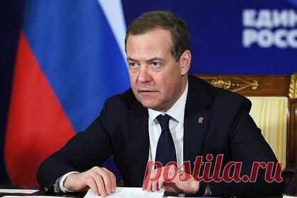 Медведев предупредил Маска о преследователях. Преследователи американского бизнесмена Илона Маска, активно высказывающего в соцсетях свою позицию по общественно-политическим вопросам, не остановятся. Об этом Маска предупредил заместитель председателя Совета безопасности России Дмитрий Медведев, ответив на пост предпринимателя в соцсети X.