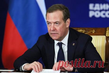 Медведев предупредил Маска о преследователях. Преследователи американского бизнесмена Илона Маска, активно высказывающего в соцсетях свою позицию по общественно-политическим вопросам, не остановятся. Об этом Маска предупредил заместитель председателя Совета безопасности России Дмитрий Медведев, ответив на пост предпринимателя в соцсети X.