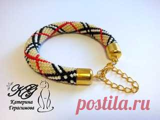Бисерный браслет смотрится великолепно!