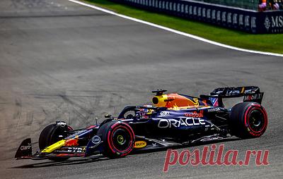 Ферстаппен стал победителем Гран-при Бельгии "Формулы-1". Нидерландец выиграл восьмую гонку подряд, превзойдя результат немцев Нико Росберга и Михаэля Шумахера, а также итальянца Альберто Аскари