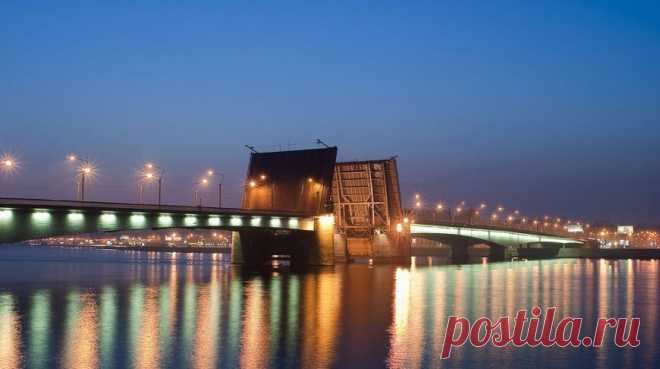 Ночная красота разводных мостов Петербурга
