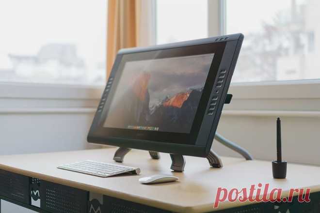 Если вы решились купить себе графический планшет для начинающих, но не знаете, как к нему подступиться - добро пожаловать! Здесь разобраны основные критерии и нюансы выбора графических планшетов для начинающих. Возможно, эта информация так же пригодится и для знающих в сфере цифрового искусства людей.