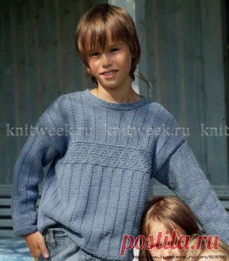 Свободный пуловер для мальчика с теневым узором
