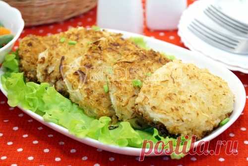 Капустные котлеты Капустные котлеты с золотистой корочкой, вкусное и простое блюдо, которое можно приготовить в Пост. Ингредиенты:
капуста белокочанная — 500 г морковь — 1 шт. сливочное масло — 2 ст. л. мука — 2-3 ст.л. соль по вкусу вода — 150-200 мл растительное масло для жарки панировочные сухари или измельченные сухари из белого хлеба
Приготовление:
Капусту и морковь очистить.
Натереть на терке морковь, капусту мелко нашинковать.
В сковороде разогреть 2 столовые ложки сливочного масла.
Выл…