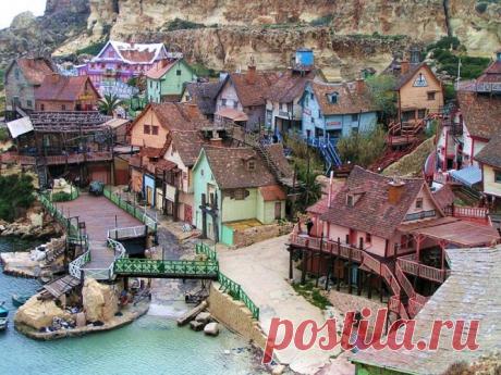 Деревня Попай (Popeye Village) - коплекс развлечений в честь фильма, бухта Анкор-Бэй, Меллиеха, Мальта | Города и страны