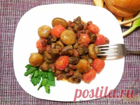 Рецепт: Куриные сердечки, тушенные с грибами, в соусе на RussianFood.com