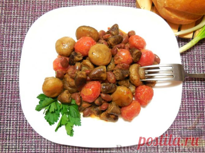 Рецепт: Куриные сердечки, тушенные с грибами, в соусе на RussianFood.com