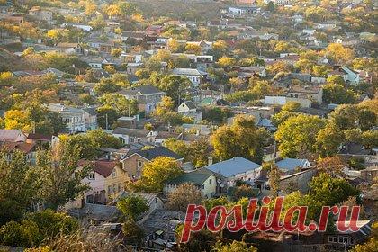 График движения поездов в Крыму изменили после атаки в районе Феодосии. График движения поездов, которые курсируют между Джанкоем и Феодосией, изменили после атаки в районе порта Крыма. Об этом сообщили в Telegram-канале ФГУП «Крымская железная дорога» .Поезда будут оправляться со станции «Айвазовская», заявили там. «Пожалуйста, учитывайте данные изменения», — говорится в сообщении.