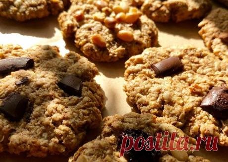 Рассказ: Трое в четырех стенах. Глава 12. Нежданчик.
Начало (ссылка) Предыдущая глава (ссылка) Под бой Курантов Полина загадала желание: найти своего мужчину, который станет ей опорой, а малышу — отцом. Ей бы очень хотелось настоящую семью, хотя они с мамой жили душа в душу и без отца. Мама стала для неё и воспитателем, и учителем, и другом. — Люблю тебя, мама! — вслух […]
Читай дальше на сайте. Жми подробнее ➡