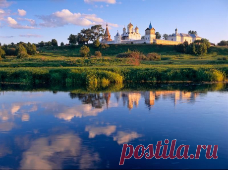 2. Лужецкий монастырь
Живописный монастырь на окраине Можайска, на берегу Москвы-реки. Основан он был в 1408 году преподобным Ферапонтом Белозерским, учеником Сергия Радонежского, по просьбе князя Андрея Можайского. Лужецкий монастырь — единственный из 18 средневековых монастырей Можайска, сохранившийся до наших дней.