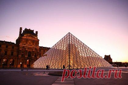 Парижский Лувр затопило грязной водой