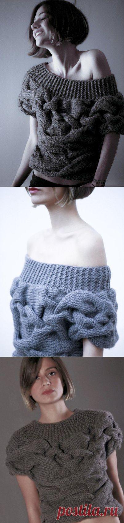 Оригинальный пуловер с широкими косами