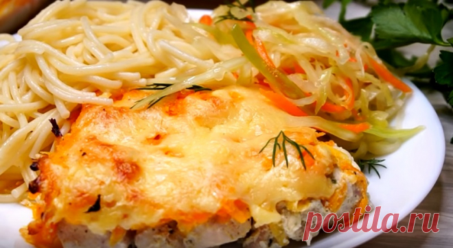 Мясо в горчичном маринаде: плюс морковная «шубка» на гарнир Мясо в горчичном маринаде, под морковной «шубой», достаем из духовки, разрезаем на порционные кусочки и подаем на стол. Нежное, сочное и очень вкусное: его можно дополнить гарниром из макарон и легким овощным салатиком. Обязательно попробуйте: уверена, вам это блюдо придется по вкусу.