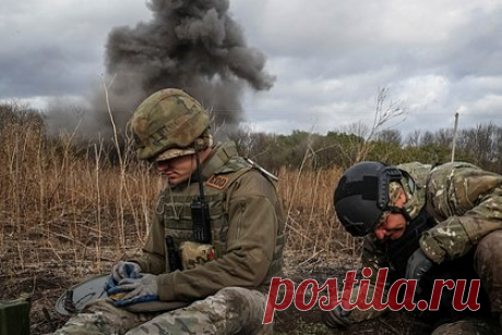 В США заявили об уходе на второй план Украины из-за ситуации на Ближнем Востоке. Украина отошла на второй план на фоне палестино-израильского конфликта. Такое мнение выразили журналисты NYT. «Прежде всего, события в Газе отвлекают внимание западных политиков и общественности от конфликта на Украине», — пишет в публикации обозревательница Ханна Ноут.