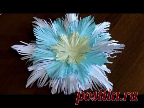 Пышная снежинка из бумаги. Новогодние украшения. Видео. Lush snowflake out of paper В этом видео представлен один из вариантов вырезания снежинки для украшения дома к Новому году. Предыдущее видео: Объемная снежинка - звездочка из бумаги. 3D...