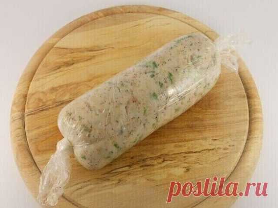 Бесподобное сало через мясорубку с чесноком
Продукты:
Сало свиное : 500 Грамм,
Чеснок : 3-4 Зубчиков,
Перец красный молотый : 0,5 Чайных ложки,
Зелень свежая : 30 Грамм,
Перец черный молотый : По вкусу,
Соль: По вкусу
Приготовление:
Для этого рецепта подойдет абсолютно любое сало, здесь все зависит от ваших предпочтений. Итак, срезаем с сала шкурку и пропускаем его через мясорубку два раза.
Посыпаем перекрученное сало солью и молотым черным перцем по вкусу.
Теперь измельчаем чесн