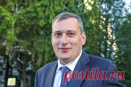Хинштейн словами «не зря освятил кабинет» отреагировал на сделку Смирнова со следствием