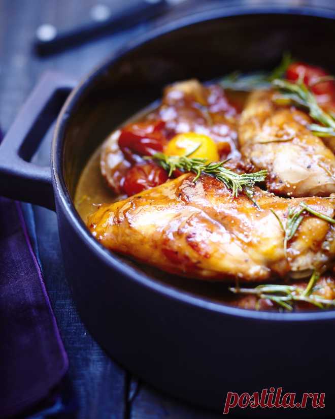 Lapin à la saintongeaise  pour 6 personnes - Recettes Elle à Table Recette Lapin à la saintongeaise  : Faites revenir les morceaux de lapin dans une cocotte avec un filet d’huile d’olive. Quand il est bien doré, ajoutez les échalotes et l’ail émincés. Faites blondir en remuant, versez le Cognac et faites flamber. Mouillez ensuite avec le Pineau rosé, aj...
