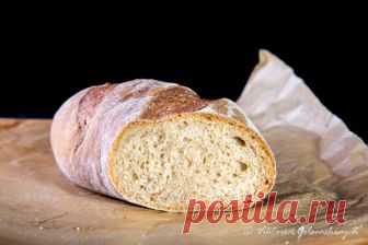 Хлеб по-деревенски от Ришара Бартине Прекрасный хлеб на кислом тесте. Долго сохраняет свежесть. Пропорции ржаной и пшеничной муки можно изменять, от этого хлеб будет более белый или ближе к ржаному. Всего выйдет: 2 батона Время приготовления: 30 минут Общее время подъема: 4-6 часов для кислого теста, 2  часа для хлеба + 1…