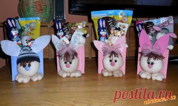 Делаем сами подарочные коробки и шьем пасхальных зайчиков.