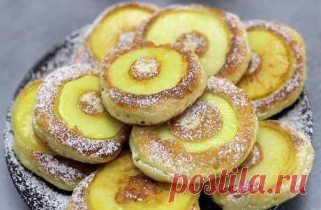 Пышные оладьи с яблоком (простой рецепт на «скорую руку») | Академия Вкуса | Яндекс Дзен
