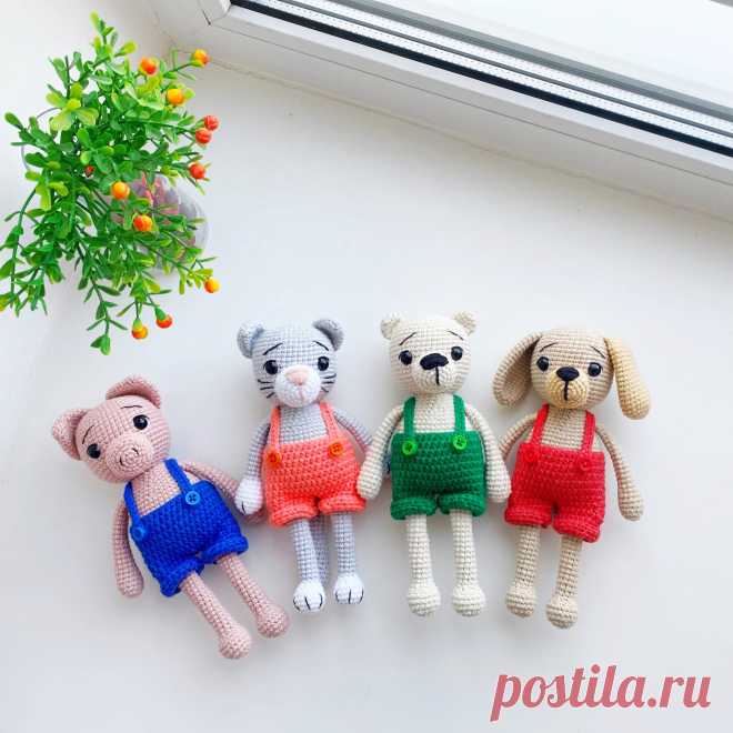 PDF Малыши в шортиках крючком. FREE crochet pattern; Аmigurumi animal patterns. Амигуруми схемы и описания на русском. Вязаные игрушки и поделки своими руками #amimore - собачка, щенок, собака, свинка, поросёнок, свинья, мишка, медведь, медвежонок, котик, кот, котёнок.