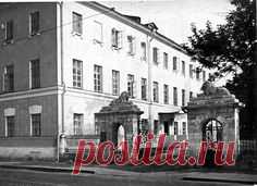 Ospedale dei poveri dove Dostoevskij nacque. Suo padre lavoro' qui dal 1823 al 1837  |   Pinterest: инструмент для поиска и хранения интересных идей