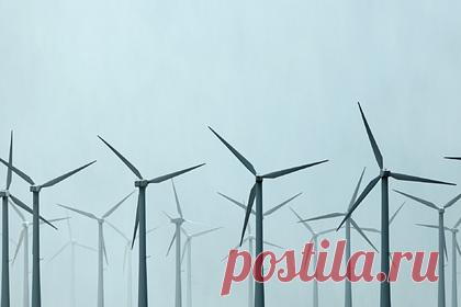 США обвинили в использовании «советских» методов. Испанская энергетическая компания Iberdrola заявила, что ветряная энергетика США может оказаться «в тупике», если американские власти не отменят запрет на использование материалов и оборудования иностранного производства. Компания Avangrid (подразделение Iberdrola) возводит у берегов Массачусетса морскую электросанцию.