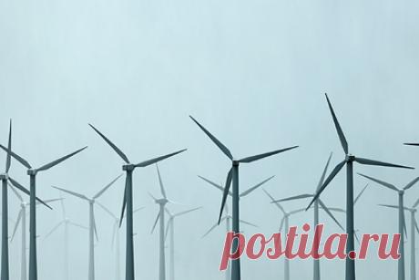 США обвинили в использовании «советских» методов. Испанская энергетическая компания Iberdrola заявила, что ветряная энергетика США может оказаться «в тупике», если американские власти не отменят запрет на использование материалов и оборудования иностранного производства. Компания Avangrid (подразделение Iberdrola) возводит у берегов Массачусетса морскую электросанцию.