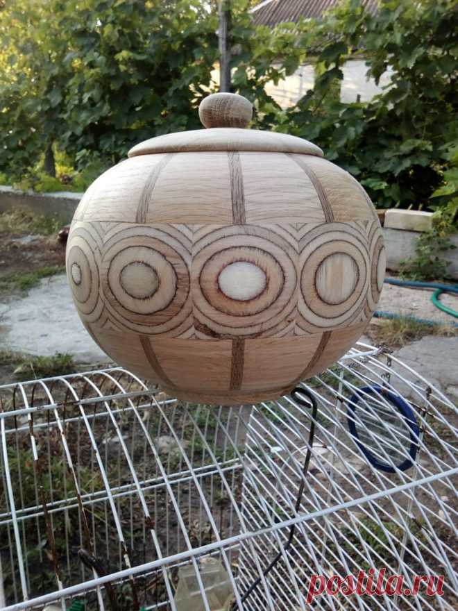 Розовый дуб, дуб, фанера. 
h 200,d 210.
Автор: Виктор Кармазь