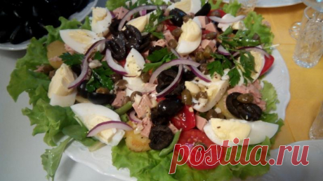 Отличный салат с тунцом и печенью трески для дружной компании