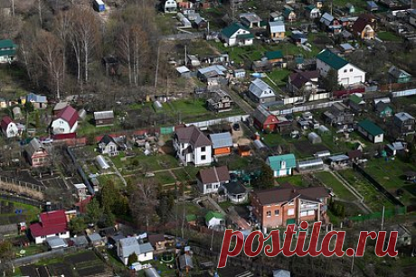 Россияне описали дачу мечты. Россияне считают, что помимо дома на загородном участке должны быть сад с фруктами, качели, сарай и колодец. Дачу мечты описали участники исследования компании «Росгосстрах». Около половины респондентов считают, что на участке нужен летний дом, и примерно столько же опрошенных — что постройка должна быть капитальной.