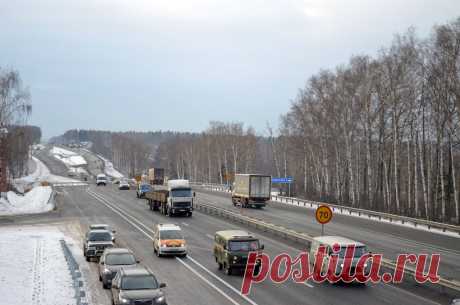 В Татарстане произошла массовая авария с участием 50 машин. Причиной ДТП стал сильный снегопад.
