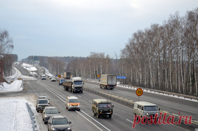 В Татарстане произошла массовая авария с участием 50 машин. Причиной ДТП стал сильный снегопад.